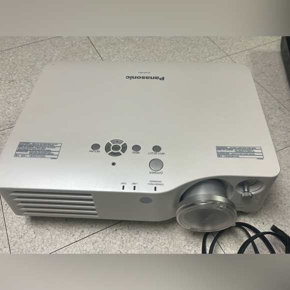 Panasonic PT AX-100U high definition projector with accessories. No remote. - Picture 8 of 16